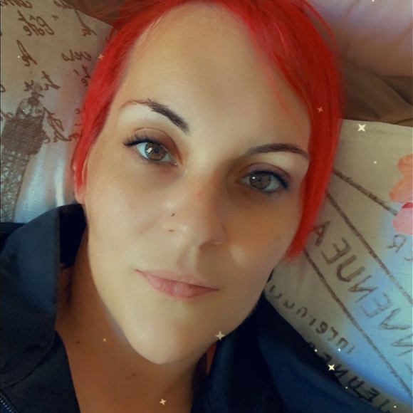 Meet your Posher, Stephanie - Picture 1 of 1